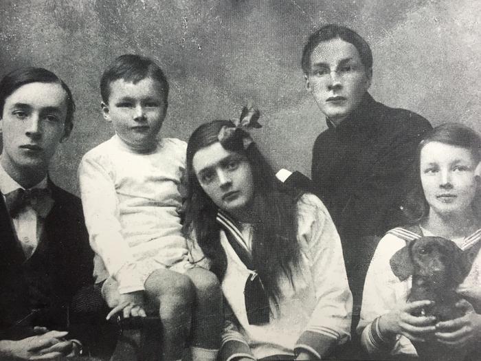 From left to right: VN, Kirill, Olga, Sergey, and Elena. The dachshund is Box II. © The Vladimir Nabokov Literary Foundation.
